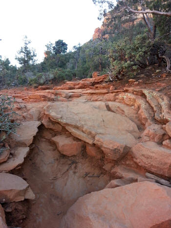 Large drop off to the left of the trail.