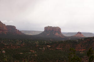 Airport Loop Trail with view of Courthouse Butte and Bell Rock