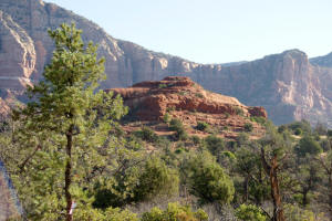 Bell Rock Trail Pathway Large Rock in Mid Valley