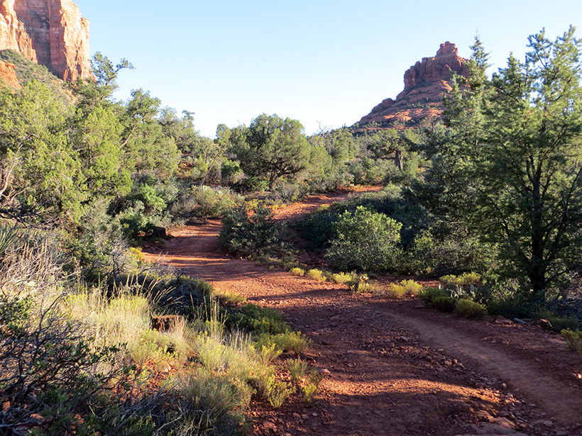 Bell Rock Pathway heading towards Bell Rock and Courthouse Butte. 